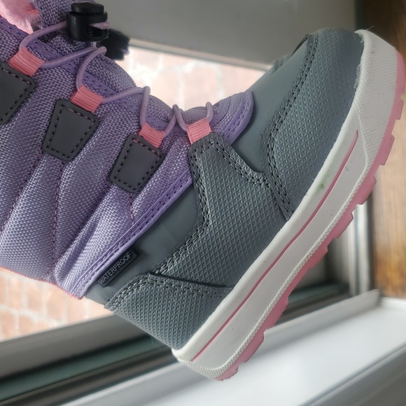 Girl Toddler Size 7 Snow Boots - Picture 8 of 9